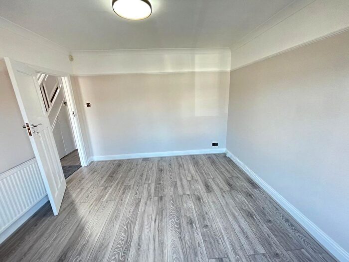 4 Bedroom Semi-Detached House To Rent In Woodlands Avenue, Ruislip, HA4