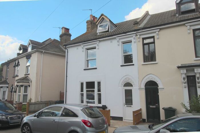 4 Bedroom Semi-Detached House To Rent In Miskin Road, Dartford, DA1