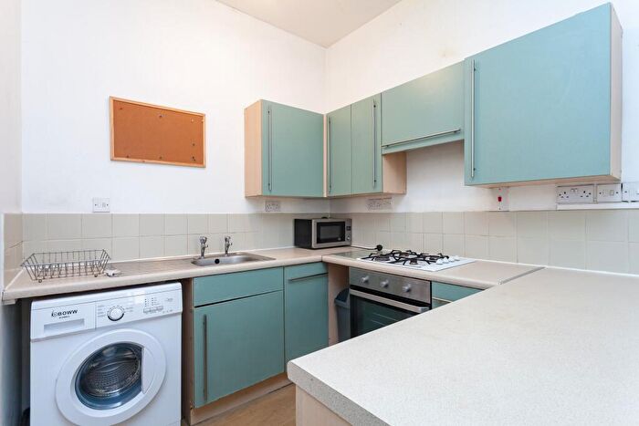 3 Bedroom Flat To Rent In Camden Road, NW1
