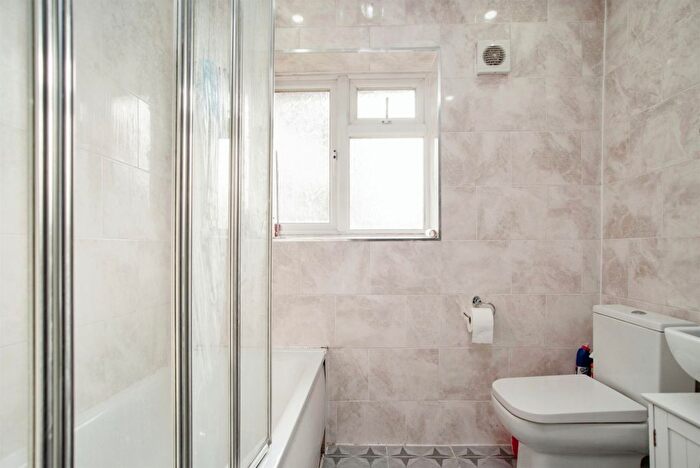 3 Bedroom End Of Terrace House For Sale In Otley Way, Watford, WD19