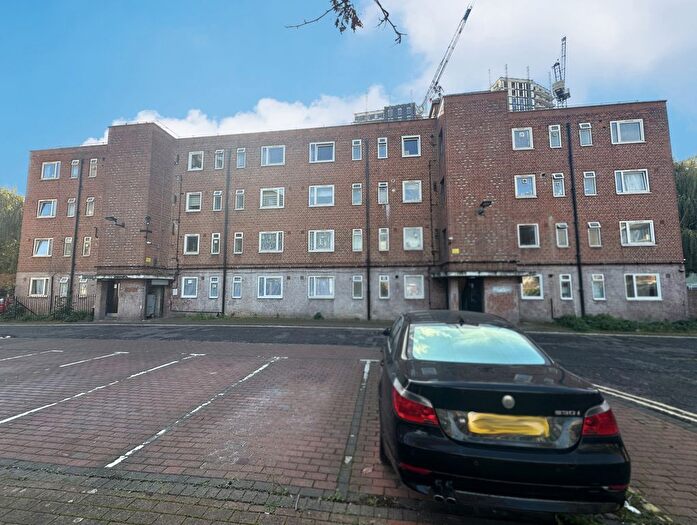 3 Bedroom Flat For Sale In Flat Francis House, Colville Estate, Hoxton, London, N1