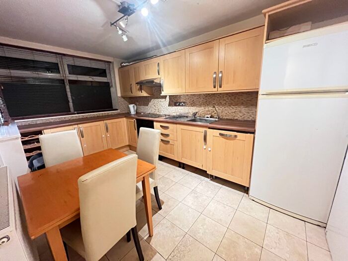 3 Bedroom Maisonette To Rent In Westacott Close, London, N19