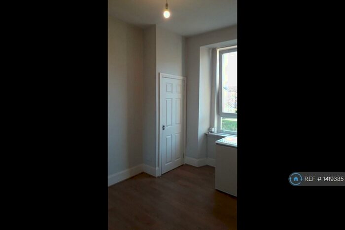 2 Bedroom Flat To Rent In Lochee Road, Dundee, DD2