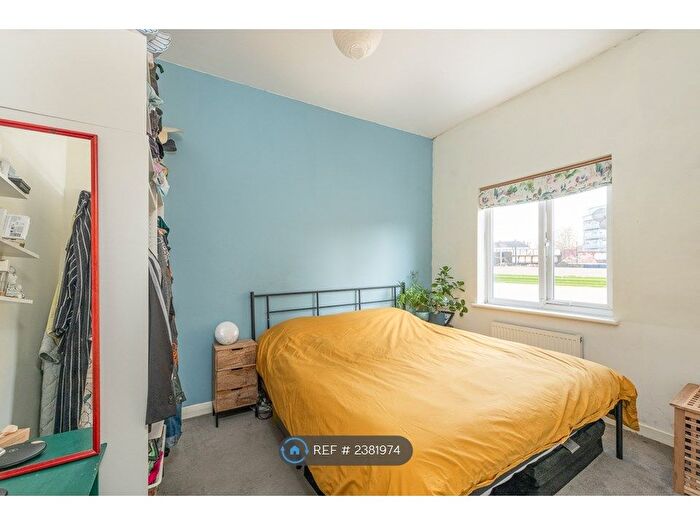 3 Bedroom Flat To Rent In Norwood Road, London, SE27