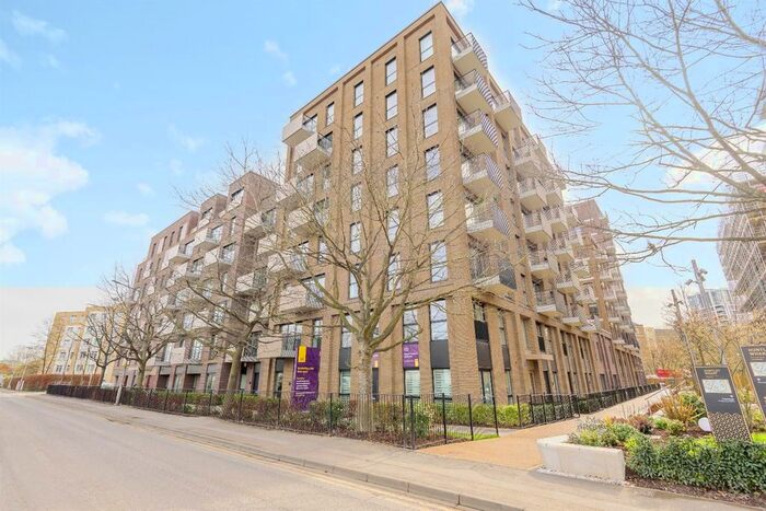 2 Bedroom Flat To Rent In Carraway Street, Reading, RG1