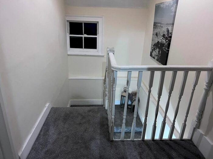 3 Bedroom Flat To Rent In Chatterton Road, Kent, BR2