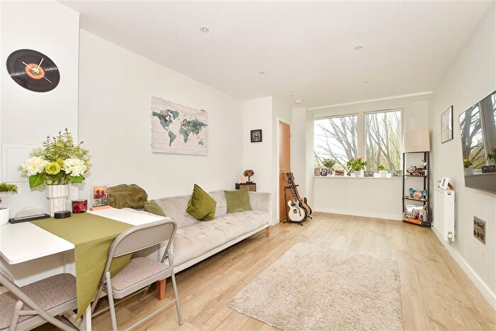 2 Bedroom Flat For Sale In Wood Street, East Grinstead, West Sussex, RH19
