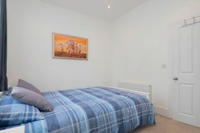 2 Bedroom Flat To Rent In Bed Flat To Rent In, St. James Road, Sutton., SM1