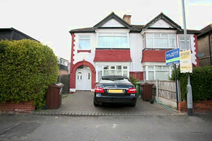 2 Bedroom Flat To Rent In Tenby Road, Chadwell Heath RM6