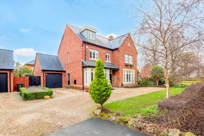 6 Bedroom Detached House For Sale In Hart Walk, Upper Heyford, OX25