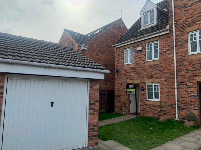 3 Bedroom End Of Terrace House To Rent In Staunton Park, Kingswood, HU7