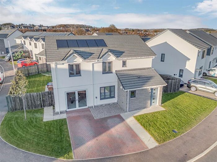 4 Bedroom Detached House For Sale In Castleview Place, Dundee, DD4