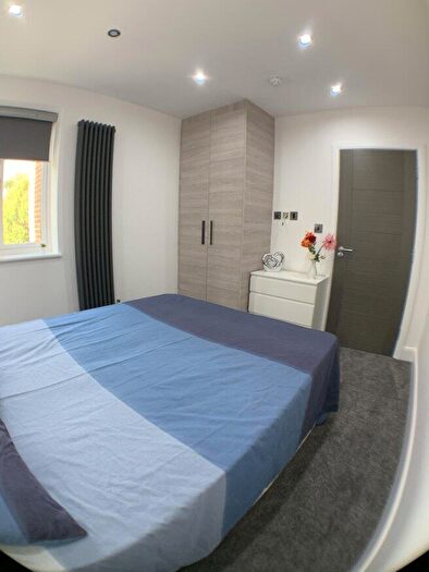 4 Bedroom Flat To Rent In Chambers Lane, NW10