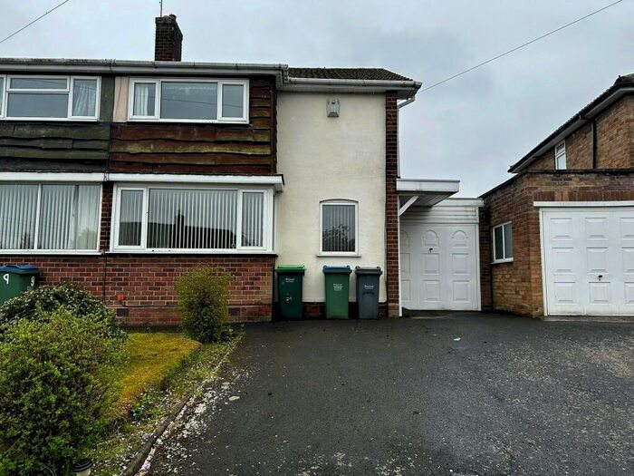 3 Bedroom Semi-Detached House To Rent In Theodore Close, Oldbury, West Midlands, B69