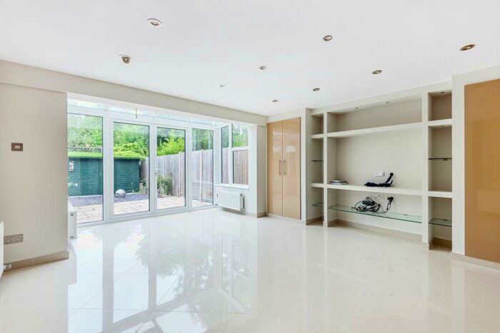 4 Bedroom Town House To Rent In Reginald Road, Northwood, HA6