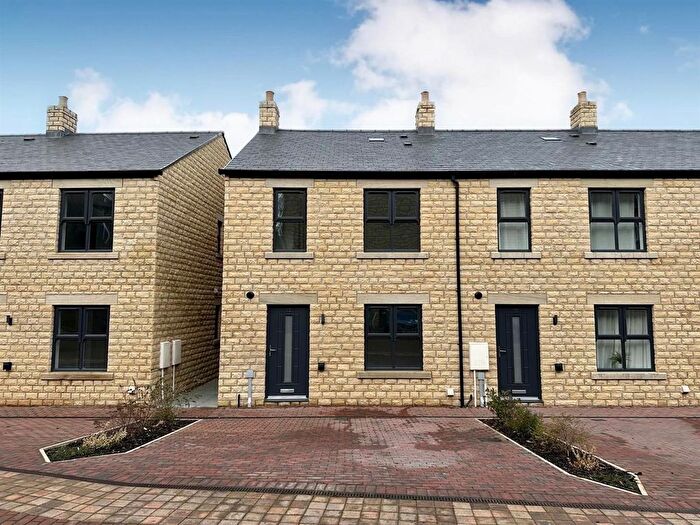 4 Bedroom Town House For Sale In Albion Road, New Mills, High Peak, SK22