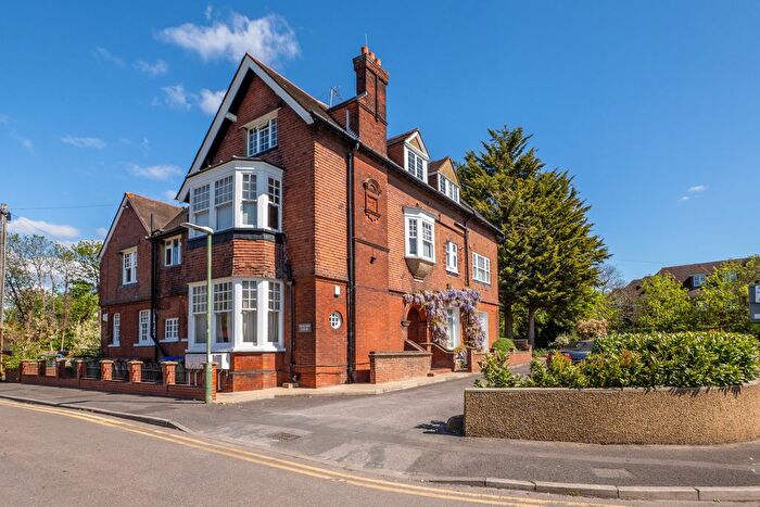 3 Bedroom Flat For Sale In Cheam, Sutton, SM2