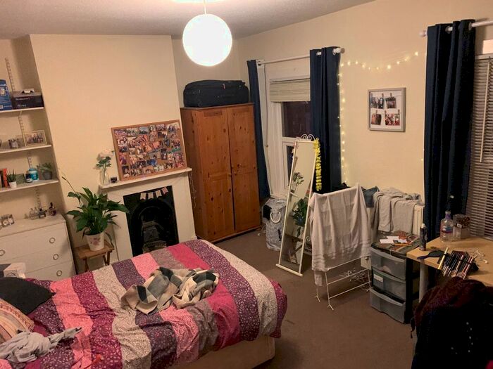 4 Bedroom Terraced House To Rent In Donnington Road, Reading, RG1