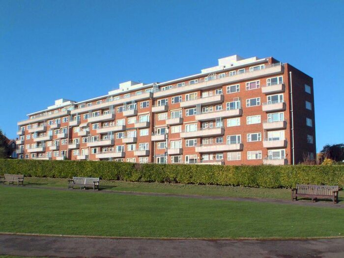 2 Bedroom Flat For Sale In Cliff Road, Eastbourne, BN20
