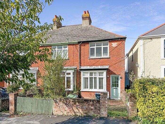 2 Bedroom Cottage To Rent In Solent View Road, Gurnard, PO31