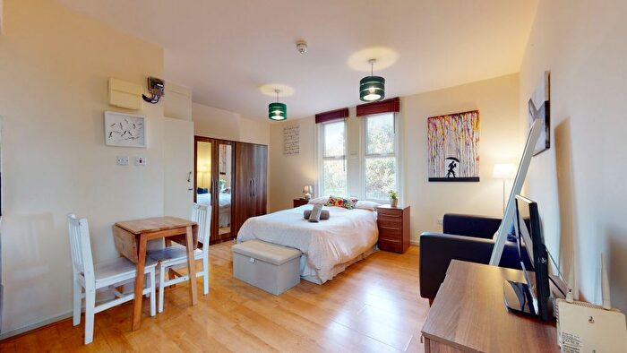 Studio To Rent In Brondesbury Park, London, NW6