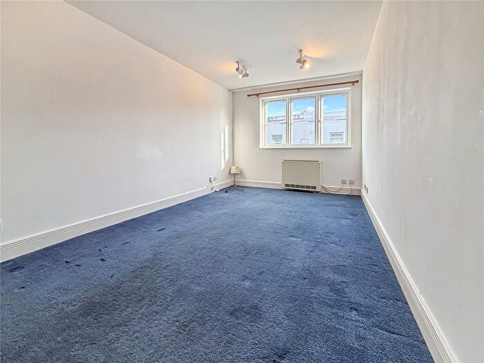 1 Bedroom Flat To Rent In Hencroft Street North, Slough, Berkshire, SL1