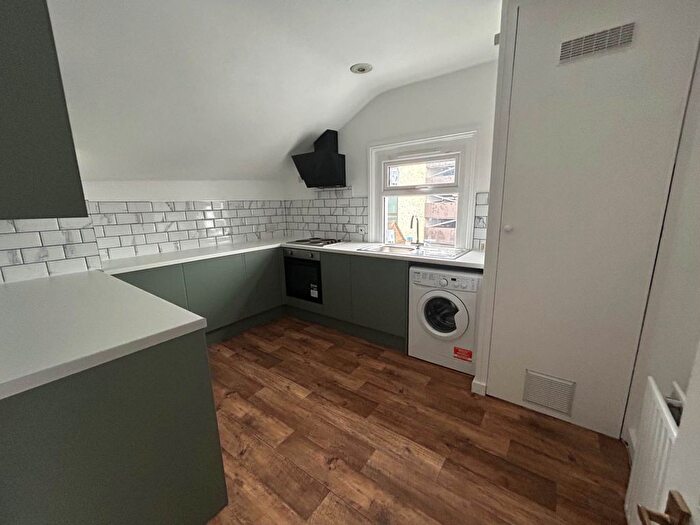 3 Bedroom Flat To Rent In East Street, Horsham, RH12