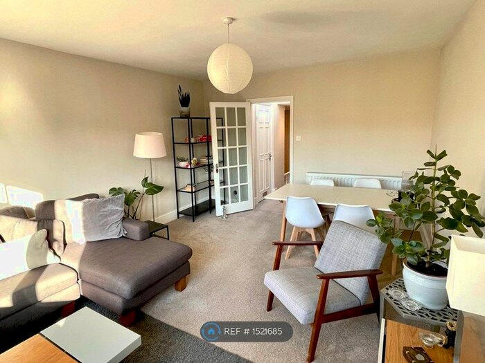 2 Bedroom Flat To Rent In Milton Road, London, N6