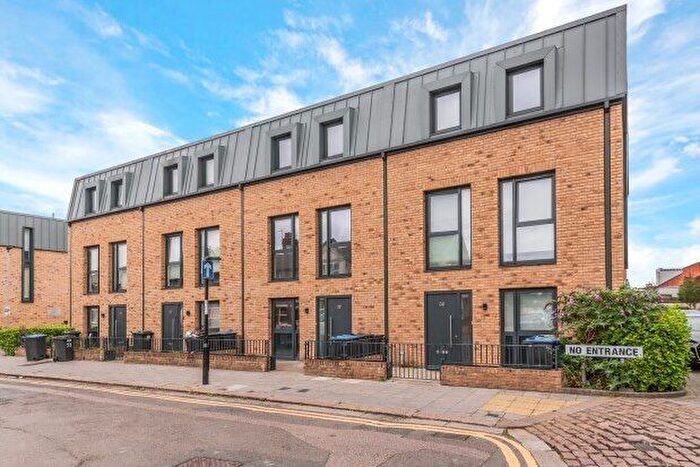 5 Bedroom Property To Rent In Grafton Road, Croydon, CR0