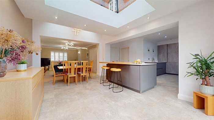 5 Bedroom Detached House For Sale In Cuckoo Hill Rise, Hanslope, Milton Keynes, MK19