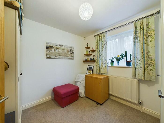 2 Bedroom Flat For Sale In Oldsmiths Yard, Hanham, Bristol, BS15