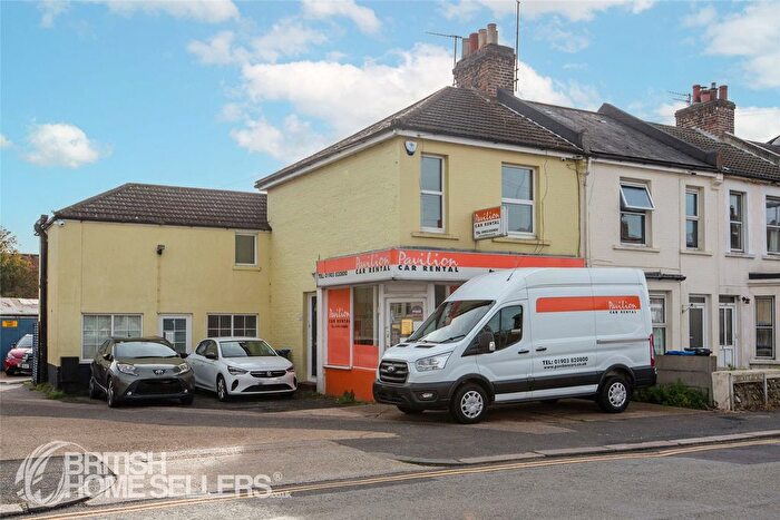 2 Bedroom Flat For Sale In Becket Road, Worthing, West Sussex, BN14