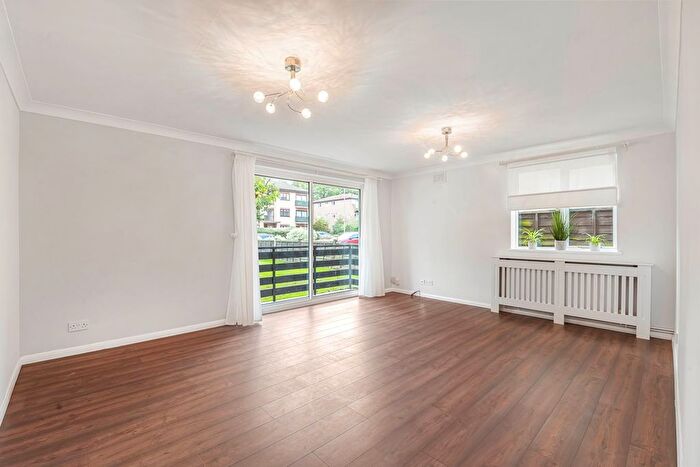 2 Bedroom Flat To Rent In Albemarle Road, Beckenham, BR3