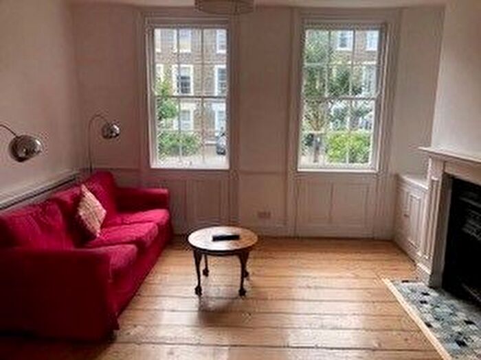 3 Bedroom Flat To Rent In Navarino Road, London, E8