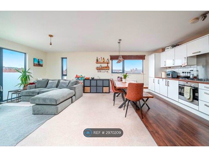 2 Bedroom Flat To Rent In Fielding House, London, SW16