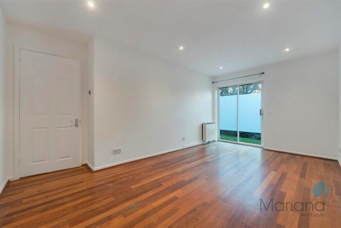 2 Bedroom Flat To Rent In Burghley Hall Close, Southfields, London, SW19