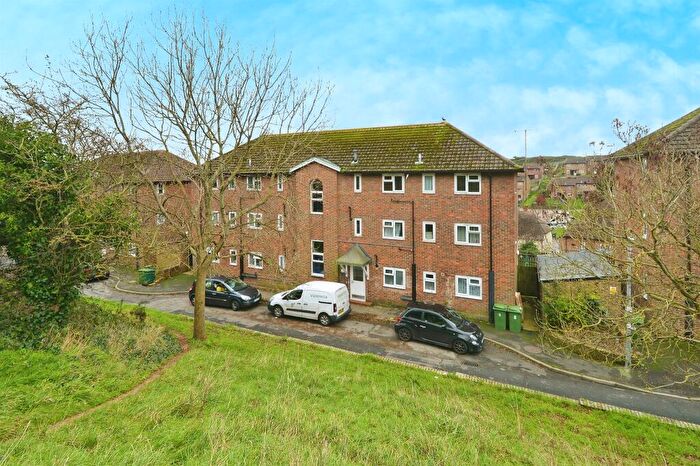 2 Bedroom Flat For Sale In Hillcrest Road, Newhaven, BN9