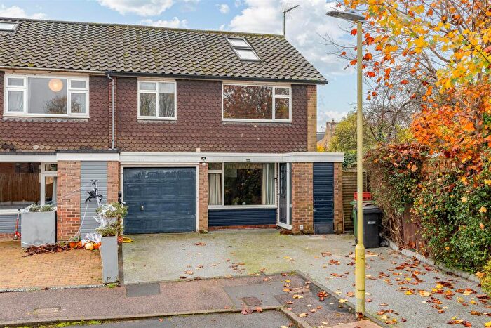 4 Bedroom Semi-Detached House For Sale In St. Michaels Close, Harpenden, AL5