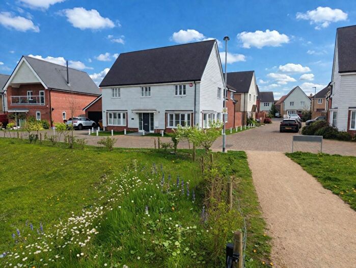 5 Bedroom Detached House For Sale In Alice Gardens, Rochford, Essex, SS4
