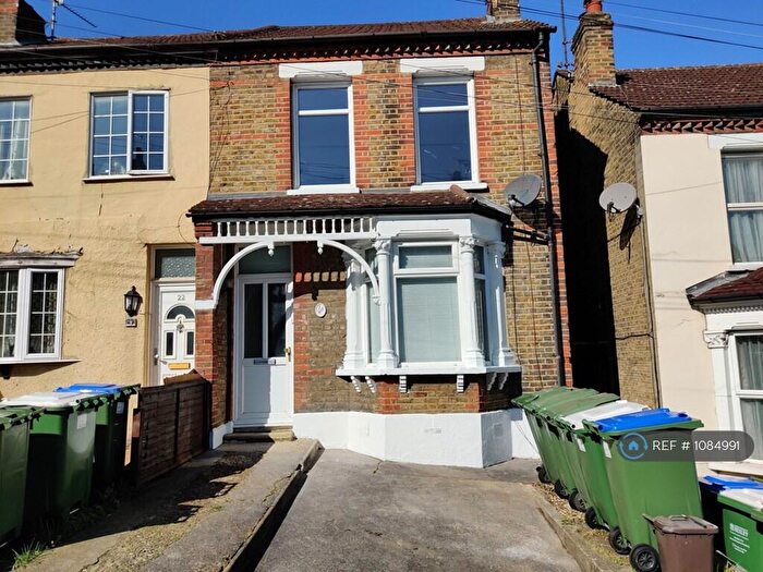 4 Bedroom Semi-Detached House To Rent In Orchard Road, Belvedere, DA17