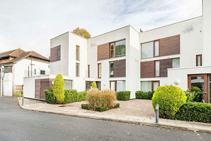 Studio For Sale In Rivermead Close, Teddington, TW11