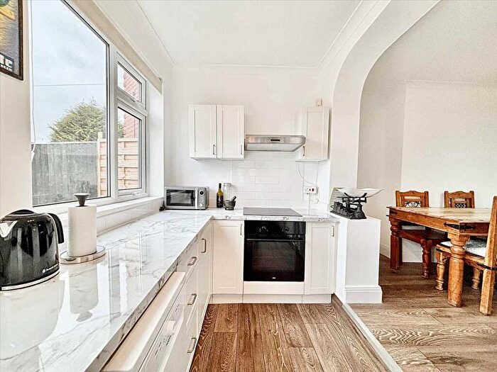 2 Bedroom Semi-Detached House For Sale In Seagrave Ave, Kirkby In Ashfield, NG17