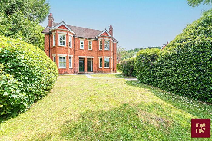 1 Bedroom Maisonette For Sale In The Pines, Upper Broadmoor Road, Crowthorne, Berkshire, RG45