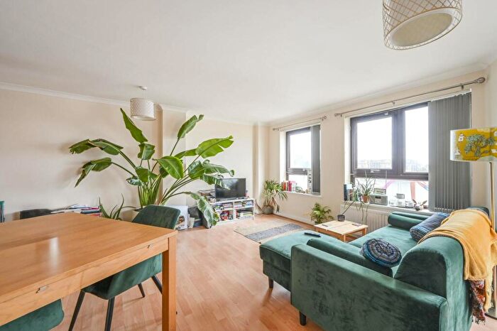 2 Bedroom Flat For Sale In Freetrade Wharf, Wapping, London, E1W