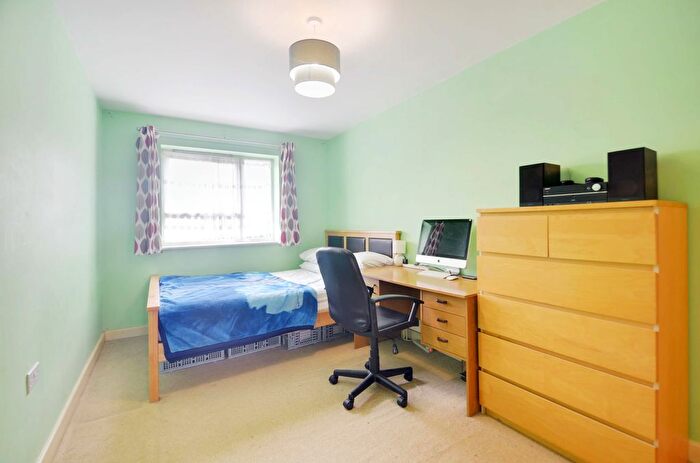 2 Bedroom Flat For Sale In Elmwood Avenue, Feltham, TW13