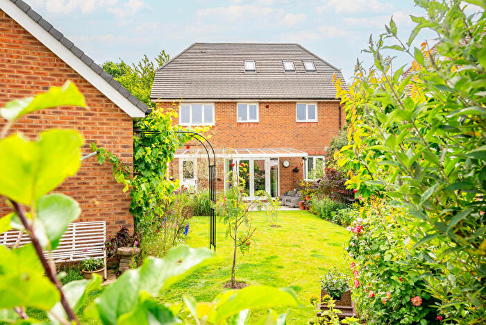 5 Bedroom Detached House For Sale In Magpie Meadows, Caddington, Luton, Bedfordshire, LU1