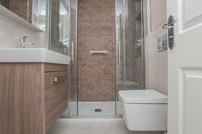 3 Bedroom End Of Terrace House For Sale In Ashmead Road, Banbury, OX16