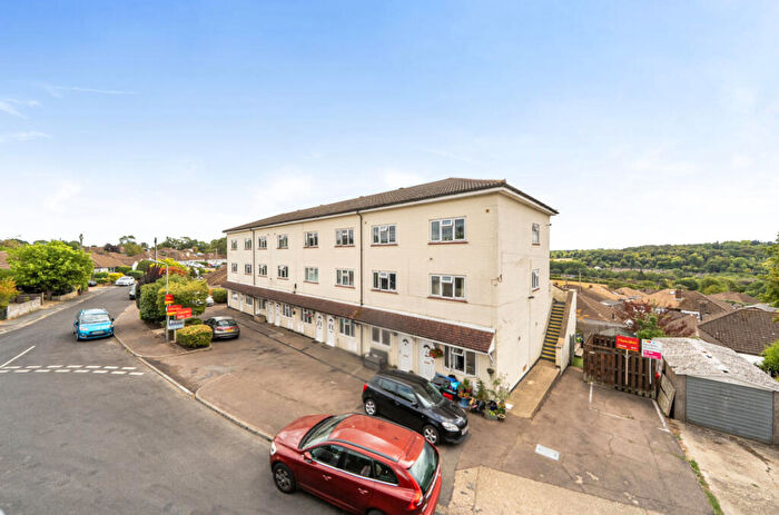 2 Bedroom Apartment For Sale In Chessmount Rise, Chesham, Buckinghamshire, HP5