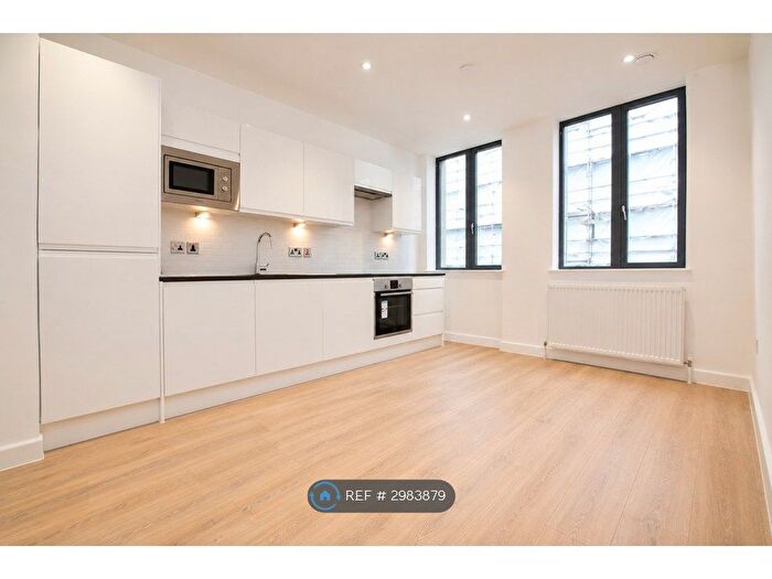 1 Bedroom Flat To Rent In Garrard House, Reading, RG1