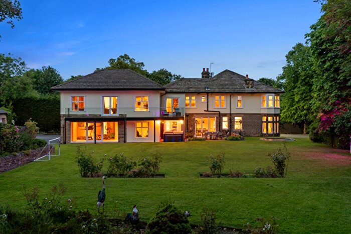 6 Bedroom Detached House For Sale In Leeds Road, Idle, Bradford, West Yorkshire, BD10